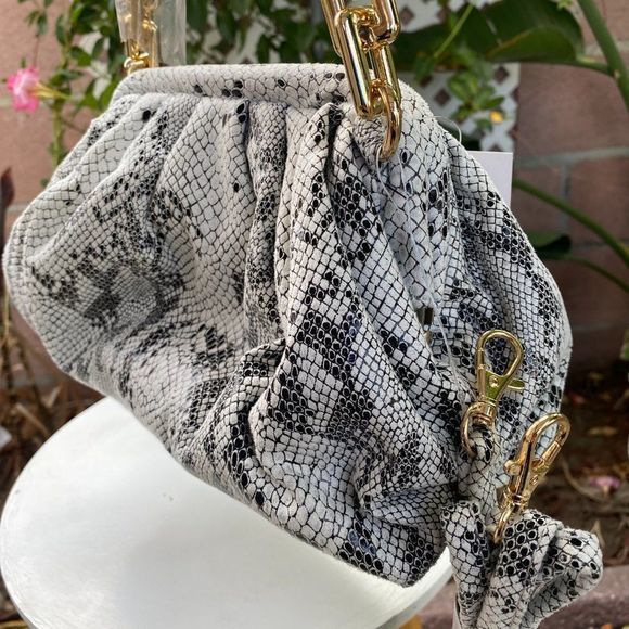 CASSIE SNAKESKIN PATTERN CLUTCH BAG - Picture 4 of 8